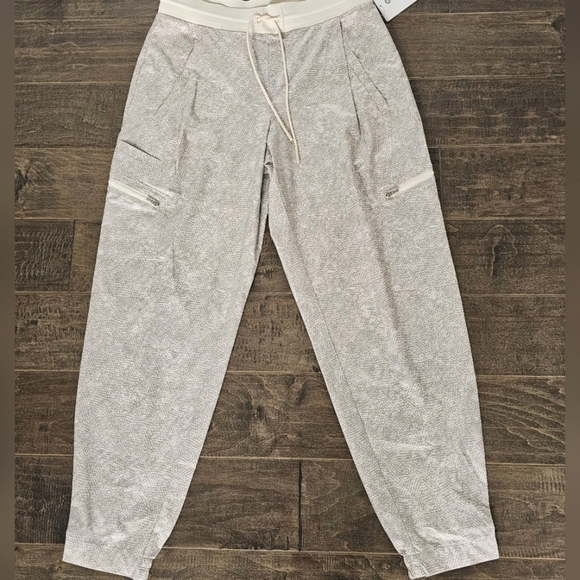 New Athleta Women's Venture Printed Pant sz 8 - Picture 1 of 6
